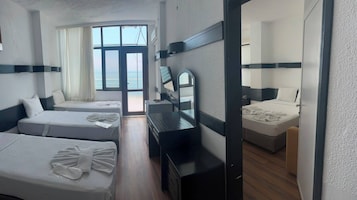 SUITE ROOM WITH TERRACE AND SEA VIEW | Desk, free WiFi