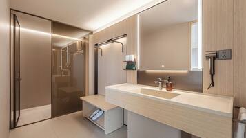 Superior Double Room, City View | Bathroom | Hair dryer, towels, soap, shampoo