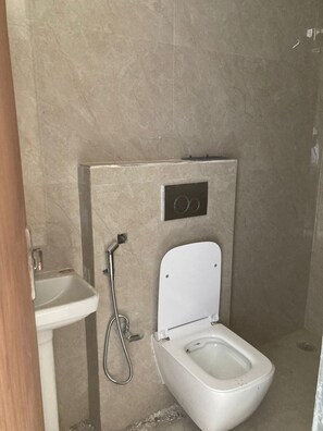 Bruser, gratis toiletartikler, hårtørrer, håndklæder