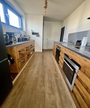 Stovetop, dishwasher, coffee/tea maker, toaster - Holiday apartment with 3 bedrooms (Bremerhaven)