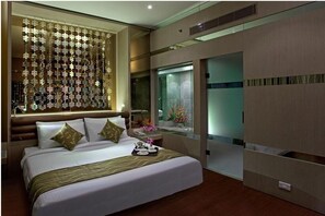 Royal Suite | In-room safe, desk, iron/ironing board, free WiFi - Hotel Supreme Heritage (Pune)