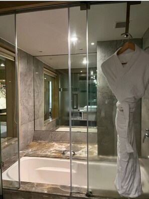 Royal Suite | Bathroom | Shower, hair dryer, slippers, towels - Hotel Supreme Heritage (Pune)