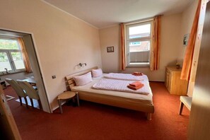 Bügeleisen/Bügelbrett, kostenloses WLAN, Bettwäsche