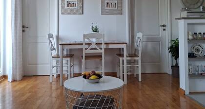 Quaint 2-bedroom apartment with AC in lively Beograd