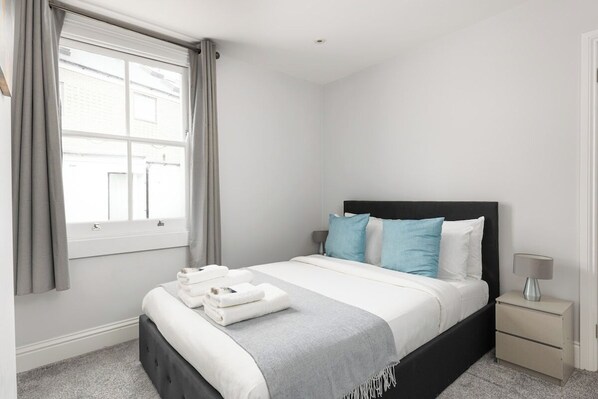 Iron/ironing board, WiFi, bed sheets