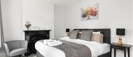 Iron/ironing board, WiFi, bed sheets
