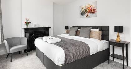 New! Modern 2BR House w/ Patio in Acton
