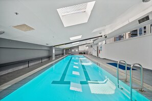 Indoor pool - Spacious 3-Bed Apartment in Canberra CBD (Canberra)