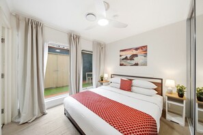 Iron/ironing board, Internet, bed sheets - Spacious 3-Bed Apartment in Canberra CBD (Canberra)