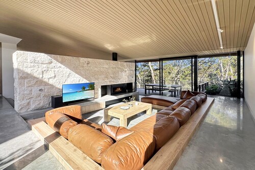 Coastal Sanctuary near Beaches & Bush Tracks