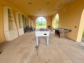 Games room - Vrbo Property (Toscana)