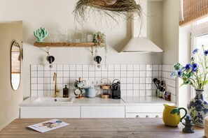 Private kitchen - Brand new 2-bedroom cottage in centre of Zandvoort 500m to the beach (Zandvoort)