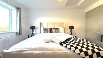 Iron/ironing board, WiFi, bed sheets