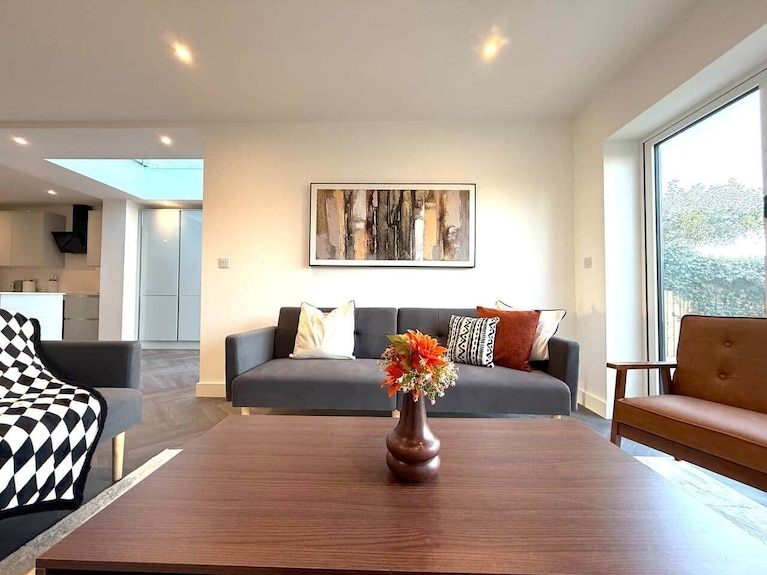 Large 5-bed Cheltenham House - Sleeps 13 - Parking - チェルトナム