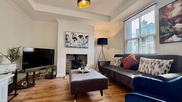 TV, fireplace