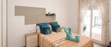 2 chambres, fer et planche à repasser, Wi-Fi gratuit, draps fournis