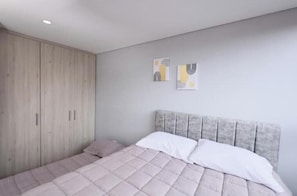Iron/ironing board, WiFi, bed sheets - Bogota Cozy Apartment international center (medellin)