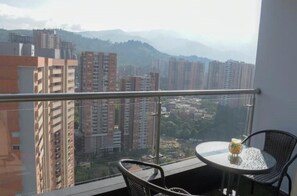 Outdoor dining - Apartment with STYLE in Medellín (medellin)