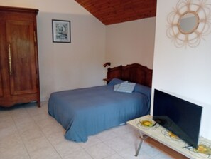 Iron/ironing board, Internet - 35m2 cottage in the countryside, 8kms from the beautiful beaches of the Emerald Coast (Pléboulle)