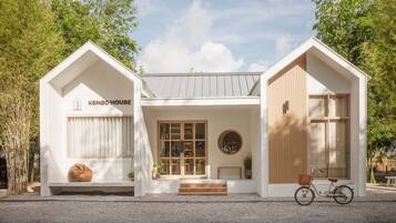 Family Cottage, Garden View | Free WiFi, bed sheets