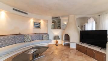 TV, fireplace
