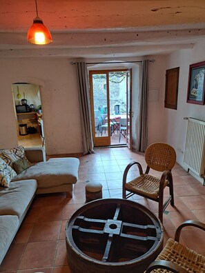 Living area - Large house in cévenol hamlet (Thoiras-Corbès)