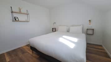 3 bedrooms, iron/ironing board, travel crib, free WiFi