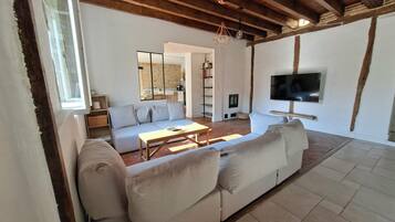 Smart TV, fireplace, foosball, table tennis