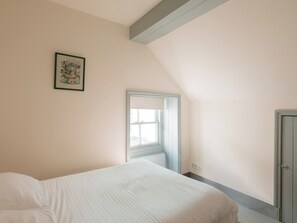 7 bedrooms, iron/ironing board, travel cot, WiFi - Large family house with outstanding sea views & private parking (Port Isaac)