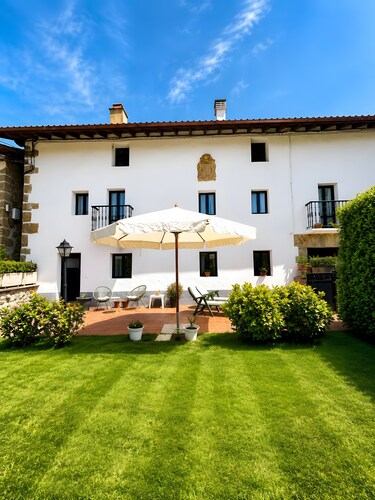 Family Villa Uitzenea with Garden, Near San Sebastián and Pamplona