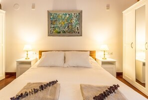 2 bedrooms, iron/ironing board, WiFi, bed sheets - Family Villa Uitzenea with Garden, Near San Sebastián and Pamplona (Gorriti)