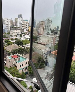 View from property - Omni Tower Serviced Apartment Nana (Krung Thep Maha Nakhon)