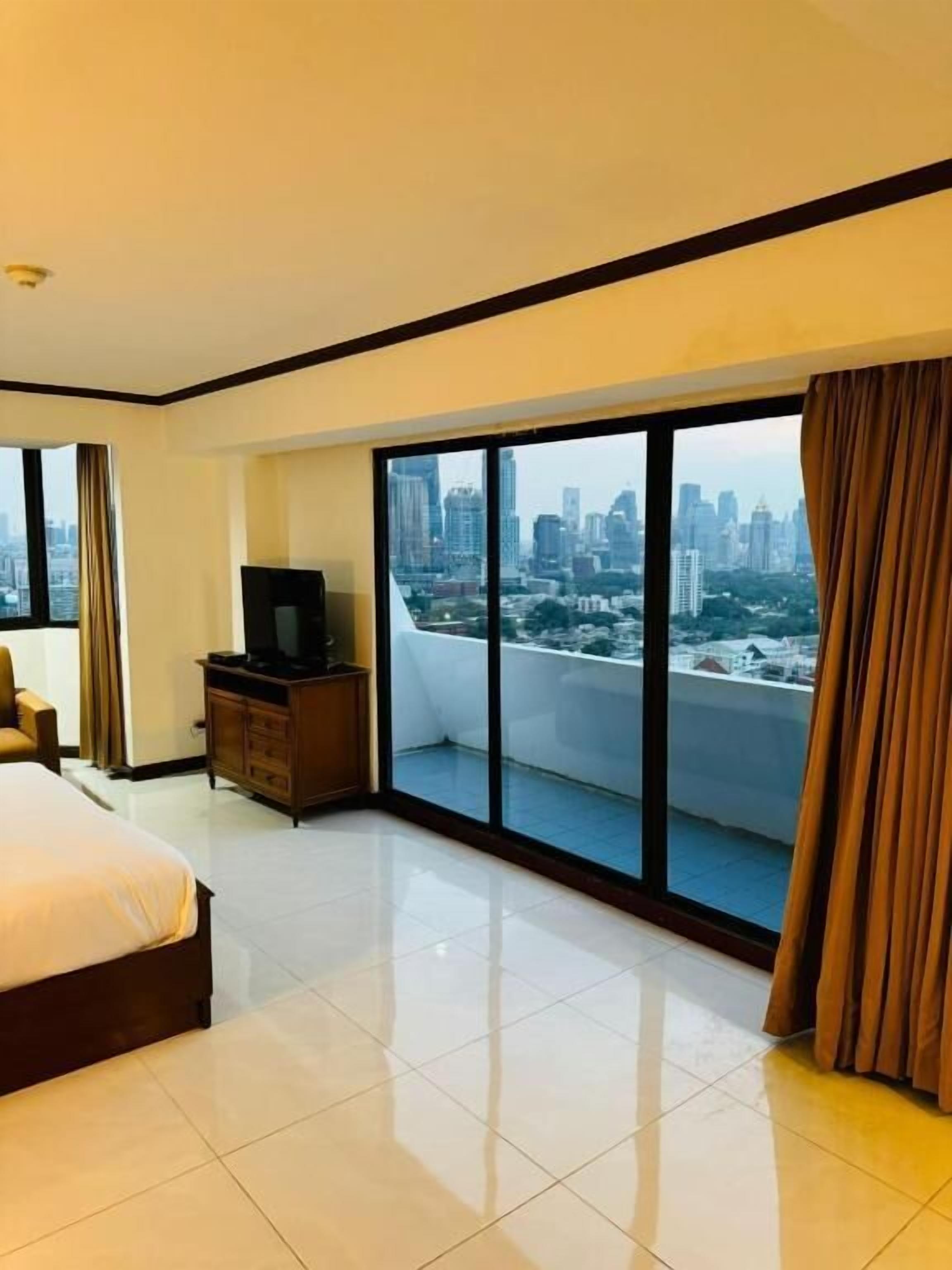 ตู้นิรภัยในห้องพัก, เตารีด/โต๊ะรีดผ้  า, Wi-Fi ฟรี