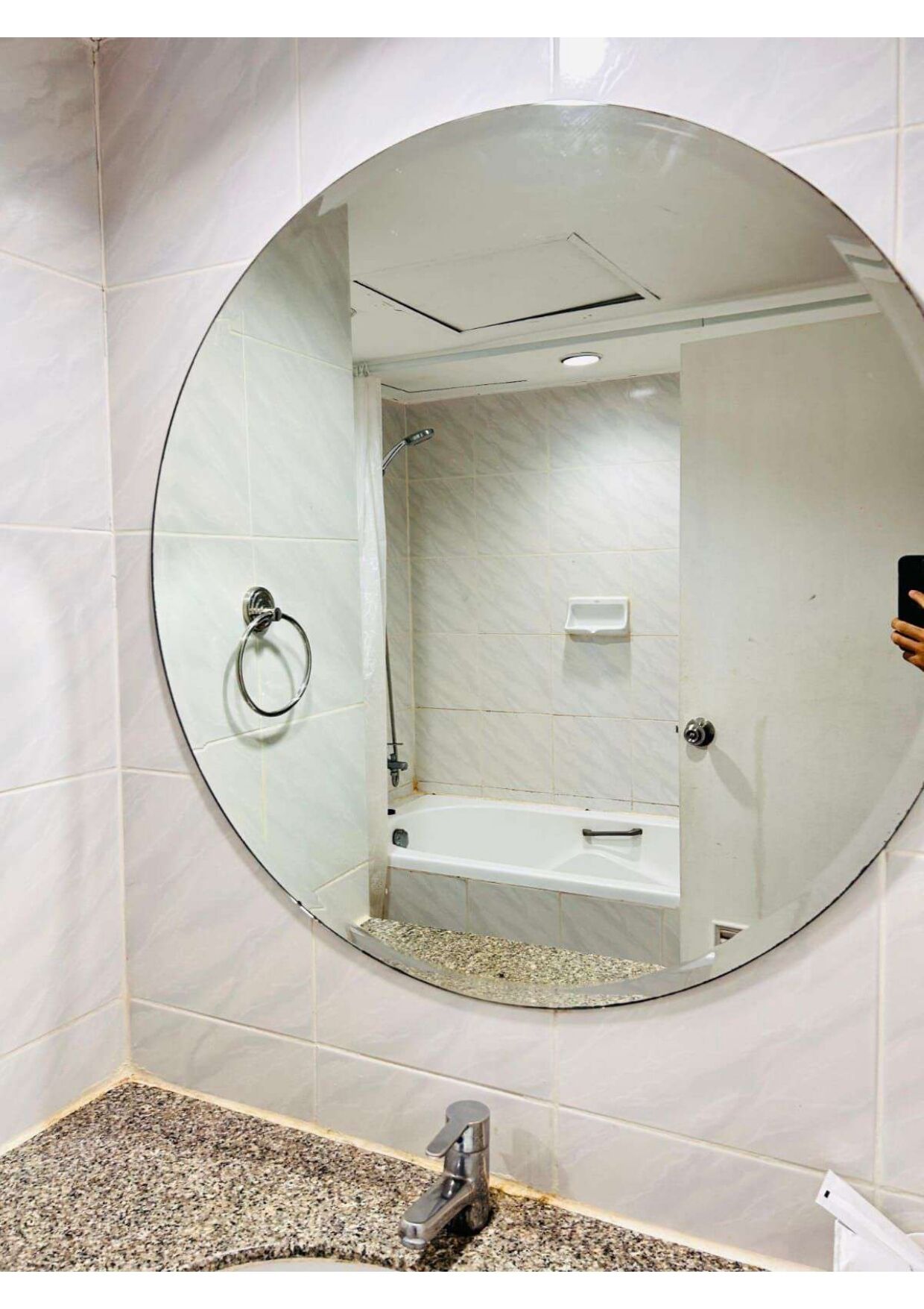 Deluxe Studio, Pool View | Bathroom | Free toiletries, hair dryer, towels, soap