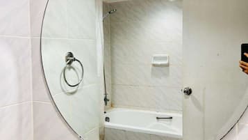 Deluxe Studio, Pool View | Bathroom | Free toiletries, hair dryer, towels, soap
