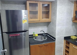 Private kitchen - Omni Tower Serviced Apartment Nana (Krung Thep Maha Nakhon)