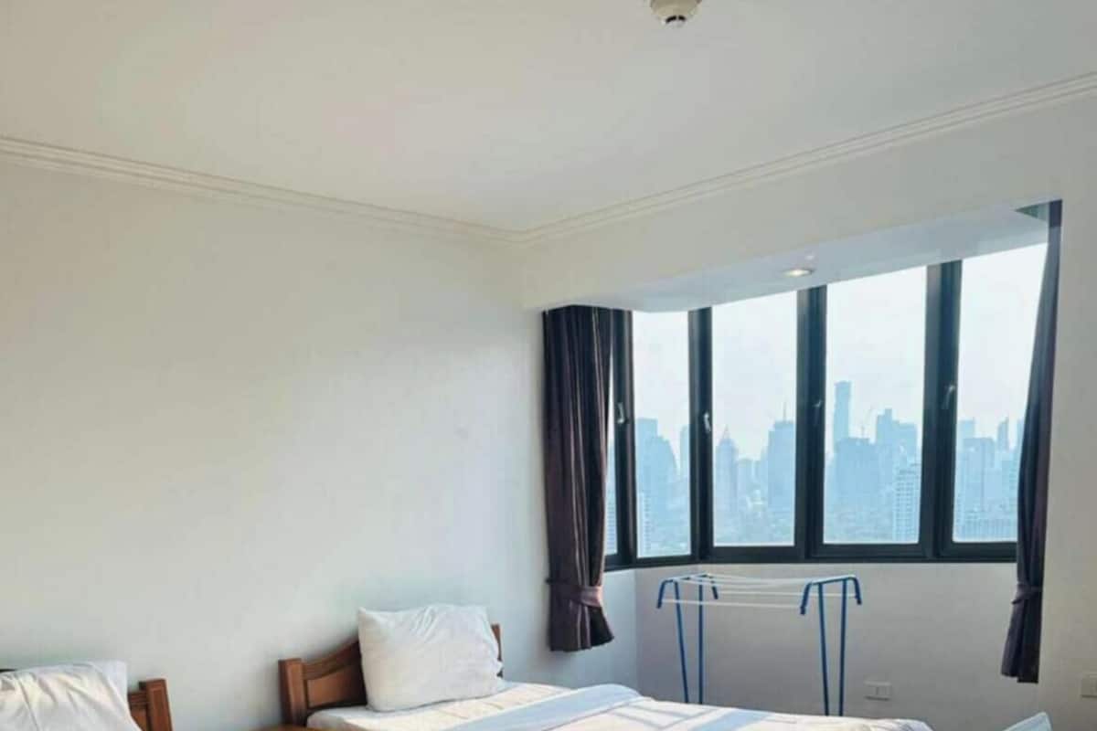 Phòng đôi hoặc 2 giường đơn Deluxe | Két bảo mật tại phòng, khu vực làm việc phù hợp cho laptop