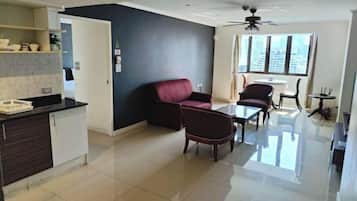 Deluxe Room | Living area