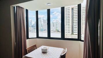 Executive Studio | In-room dining
