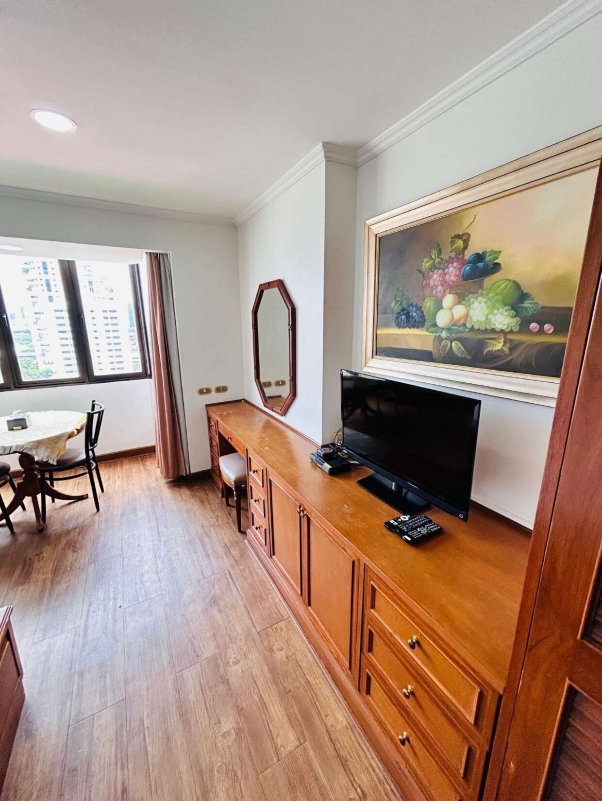 In-room safe, laptop workspace, iron/ironing board, free WiFi