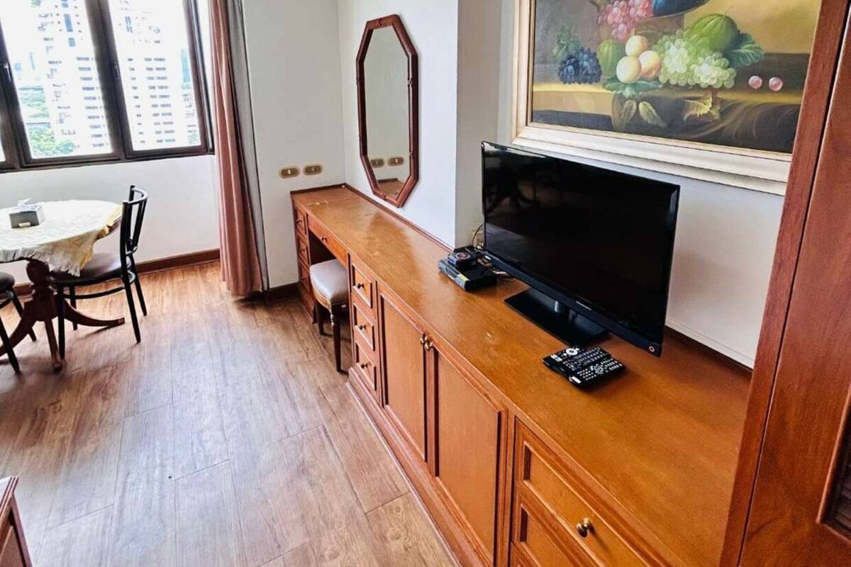 City Studio | In-room safe, laptop workspace, iron/ironing board (on request)