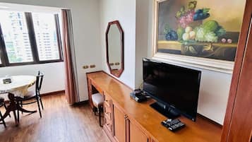 City Studio | In-room safe, laptop workspace, iron/ironing board, free WiFi