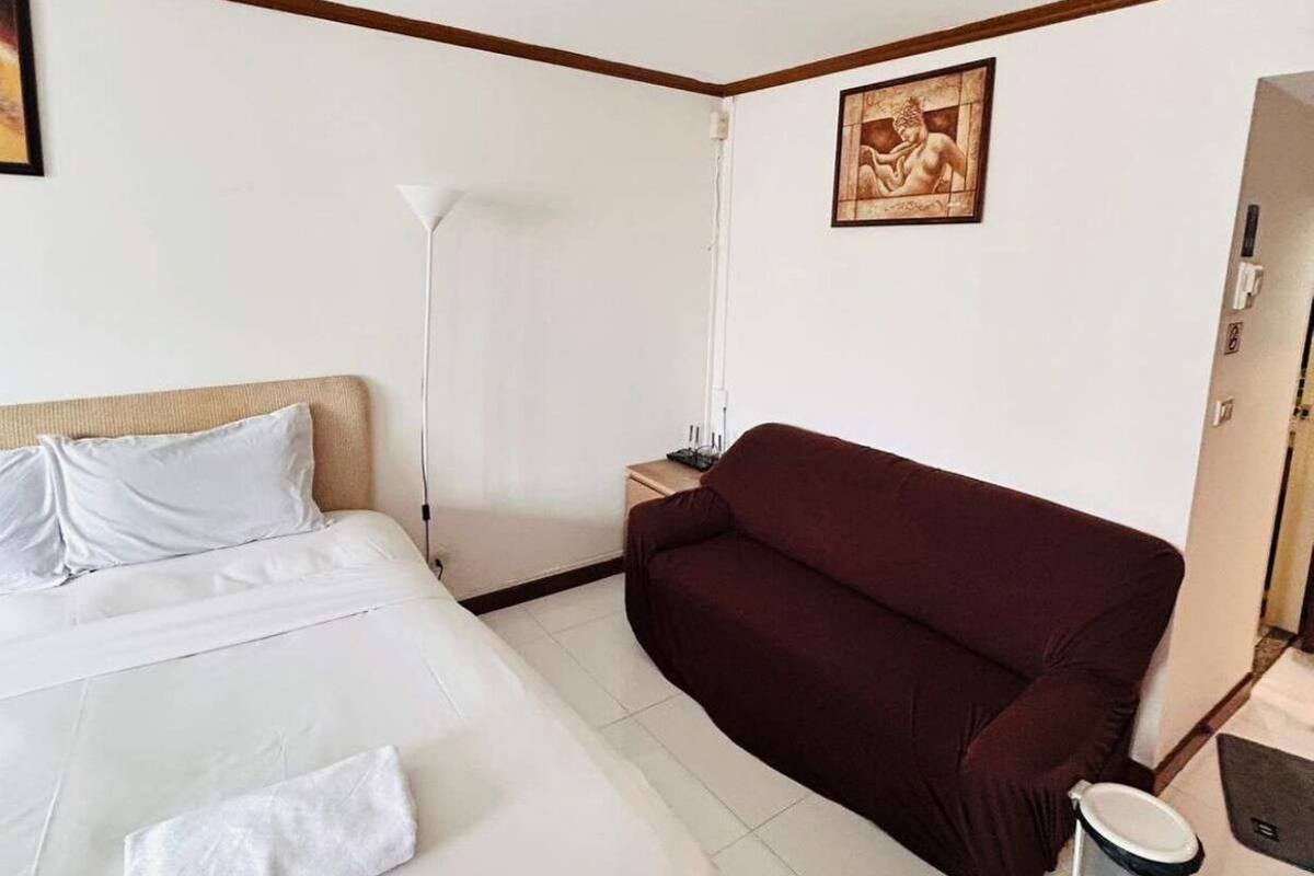 Standard Studio | In-room safe, laptop workspace, iron/ironing board (on request)