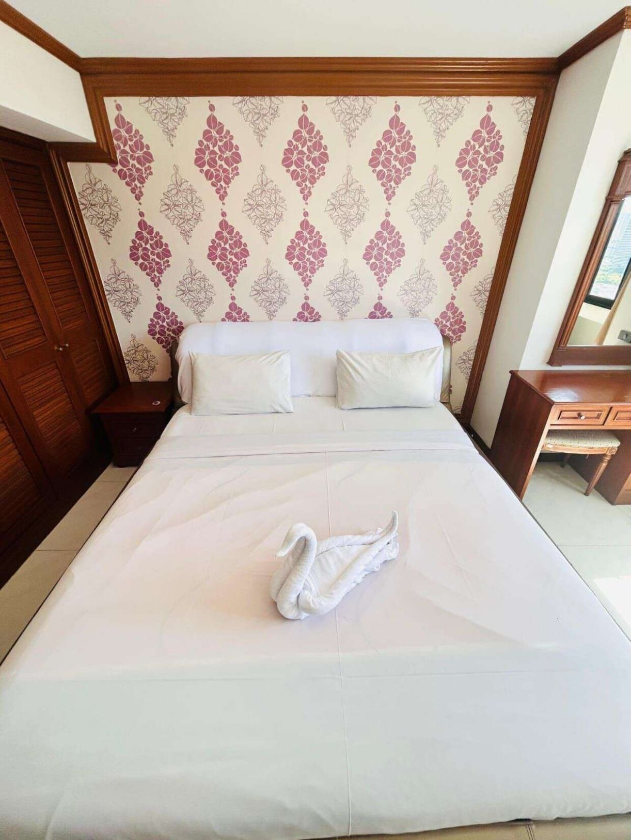 In-room safe, laptop workspace, iron/ironing board, free WiFi
