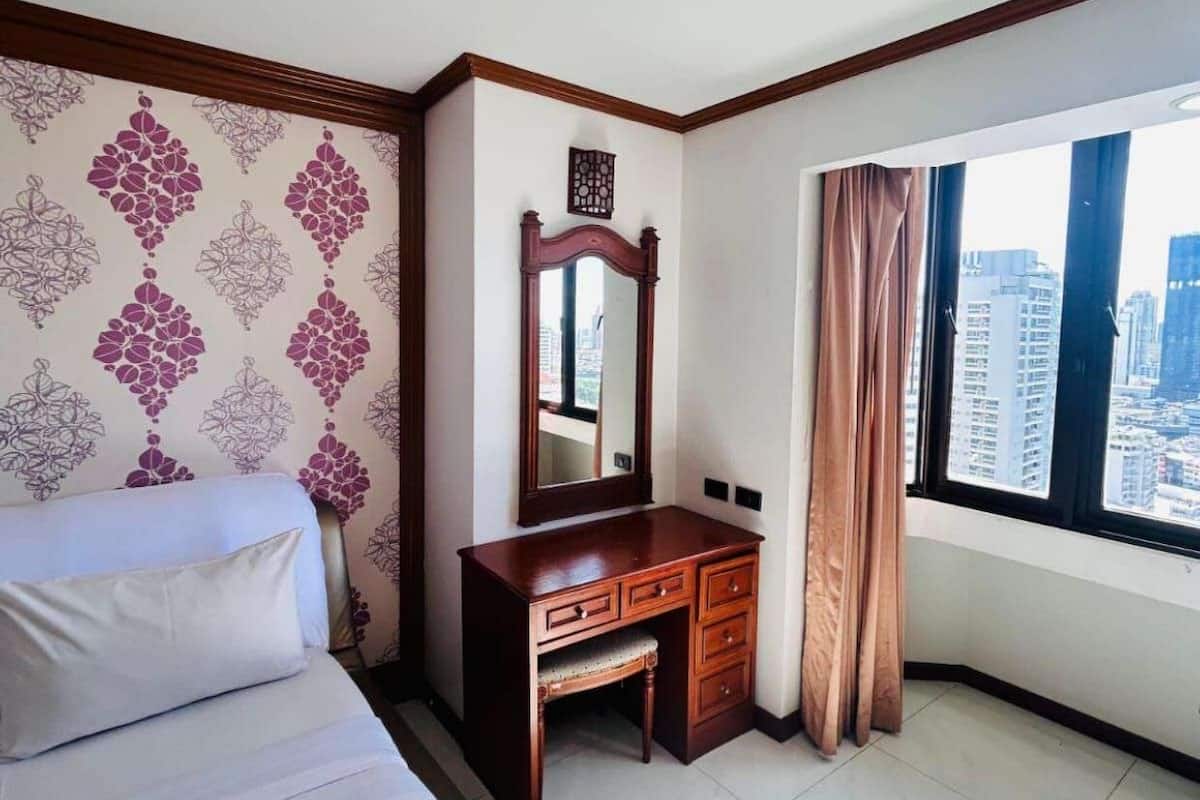 City Apartment | In-room safe, laptop workspace, iron/ironing board (on request)