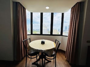 Dining - Omni Tower Serviced Apartment Nana (Krung Thep Maha Nakhon)