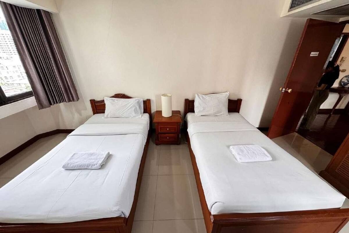 Standard Twin Room | In-room safe, laptop workspace, iron/ironing board (on request)