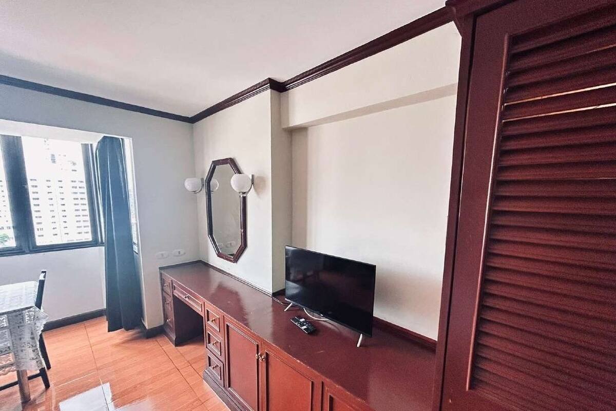 Standard Studio | In-room safe, laptop workspace, iron/ironing board (on request)