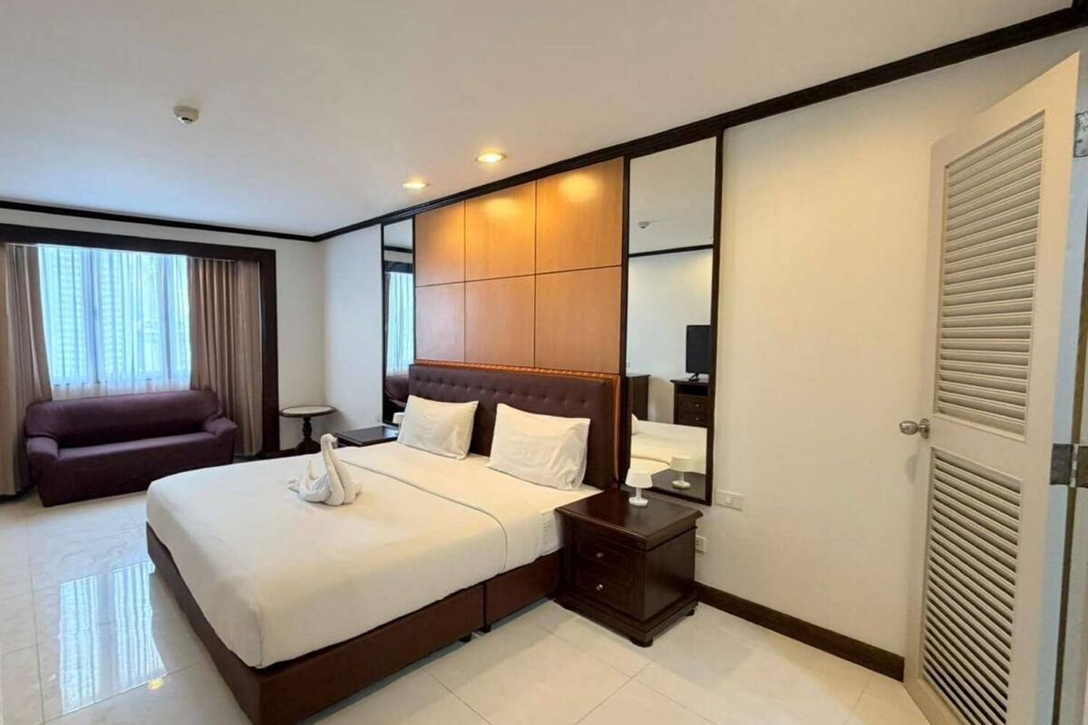 Deluxe Room, City View | In-room safe, laptop workspace, iron/ironing board (on request)