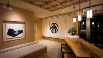 Suite, City View | Dining